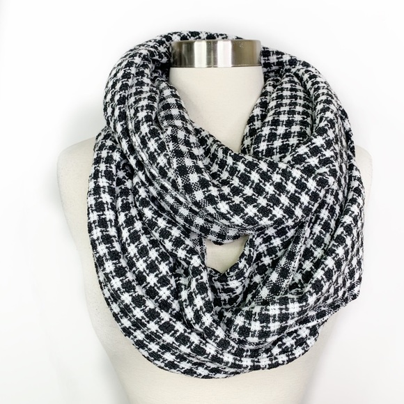 Stitch Fix Accessories - Stitch Fix Infinity Scarf black and white